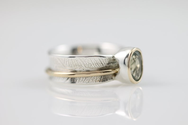 Stone Set Bodhi Leaf Spinner Ring